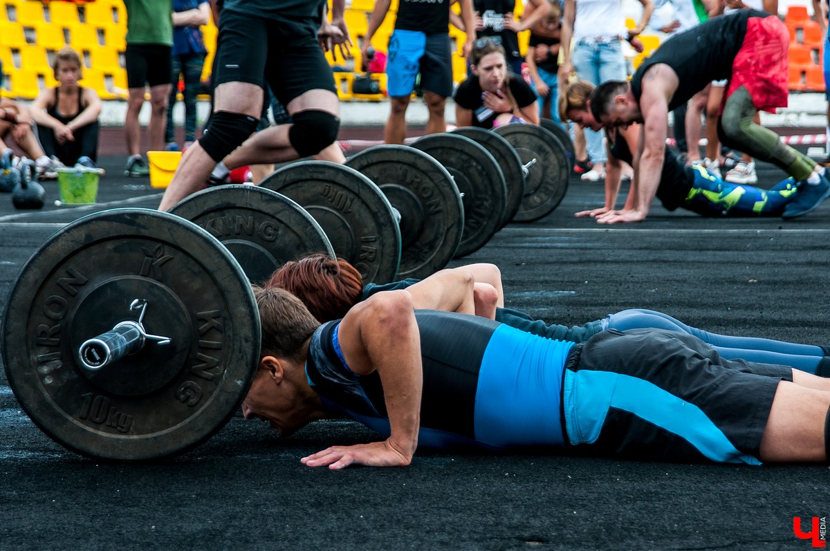 14 июля во Владимире на стадионе “Лыбедь” прошёл ежегодный чемпионат по кроссфиту “РОСИЧ 2018”. В этот раз организаторы выбрали несколько командных комплексов, с которыми может справиться спортсмен любой подготовки