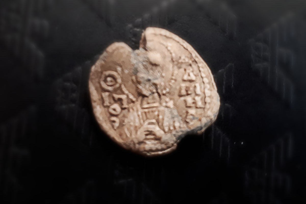 Гид Денис Лапин провел необычную экскурсию по Суздалю. Он показал журналисту “Ключ-Медиа” загадочные провалы, тайные подземелья и древние вещи, найденные местными жителями