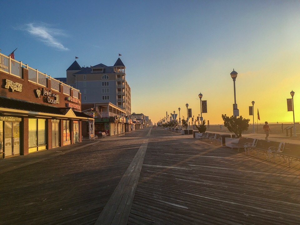 Анастасия Ковальская несколько лет подряд уезжает летом работать в Америку. Корреспондент “Ключ-Медиа” поговорила с девушкой о жизни за океаном, кредитах, работе и американской мечте