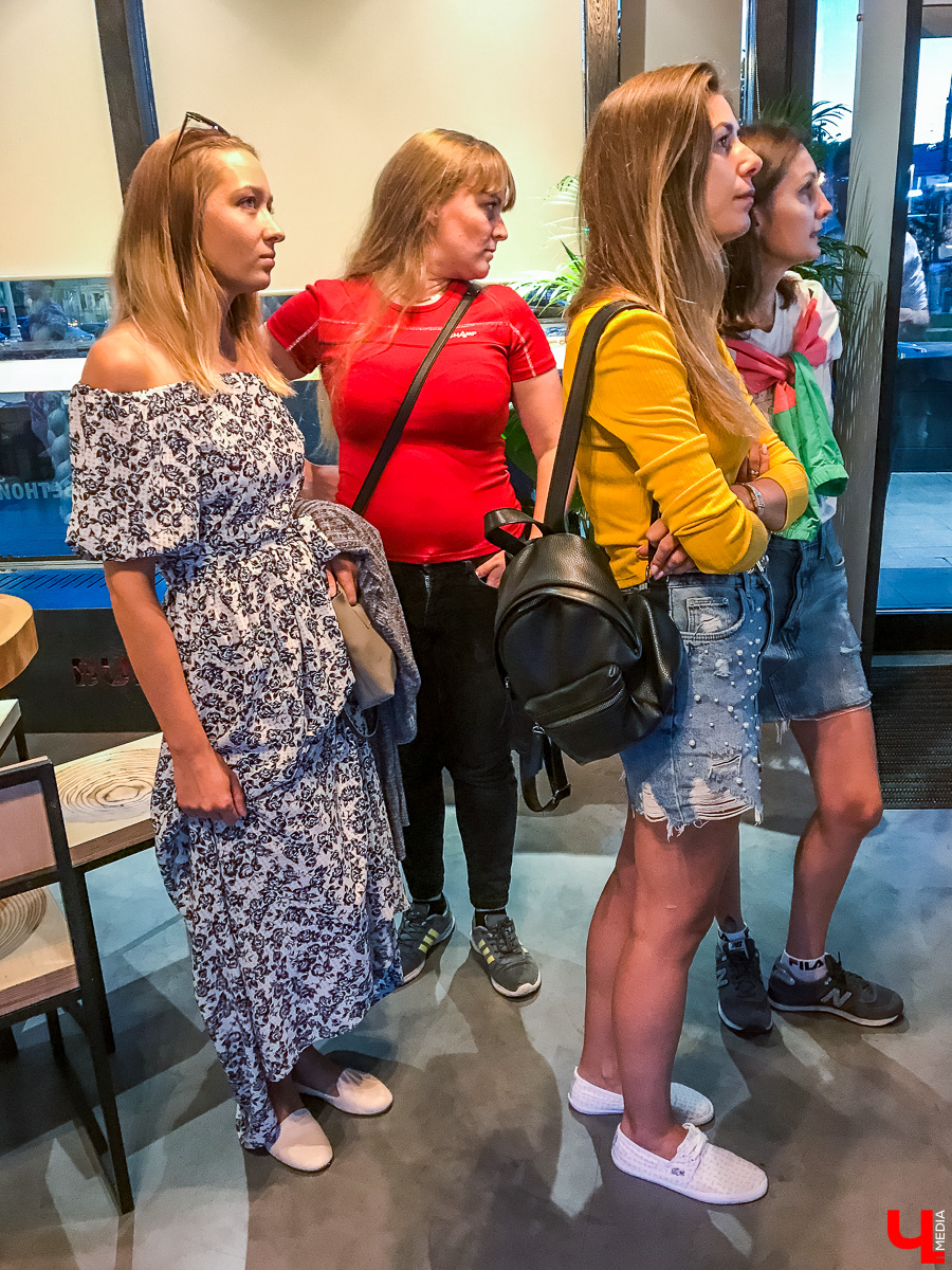 Журналист Ключ-Медиа побывала в ресторане Ольги Бузовой, оценила интерьер и узнала, что там за салаты такие подают под названием “Мало половин” и “Бузцезарь”