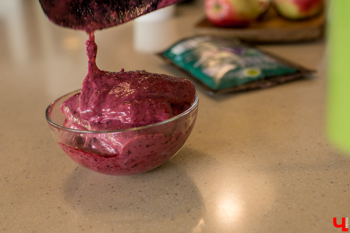 Шеф-повар Дмитрий Орловский приготовил для вегетарианки и марафонца Анны Гавриловой безглютеновый десерт