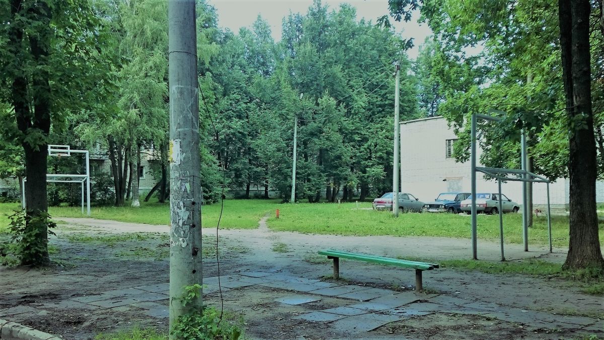 Где бесплатно поиграть в футбол на открытом воздухе во Владимире, и сколько стоит аренда хорошего поля, а также площадки для мини-футбола с резиновым покрытием, подсветкой и ограждением? Классификация полей по районам от “Ключ-Медиа”