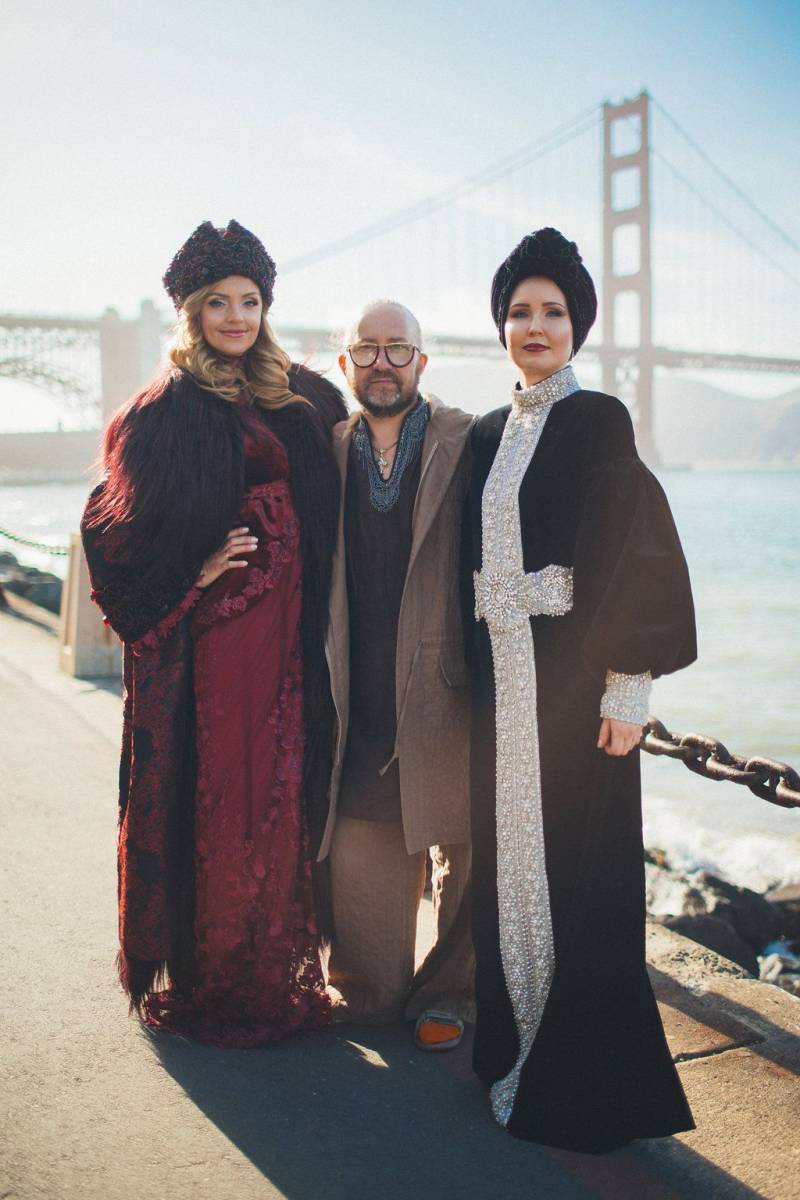 Владимирский дизайнер одежды премиум-класса Андрей Перескоков на днях возил свои наряды на показ в Сан-Франциско. Там состоялось открытие интеллектуального казино, по типу российского “Что? Где? Когда?”