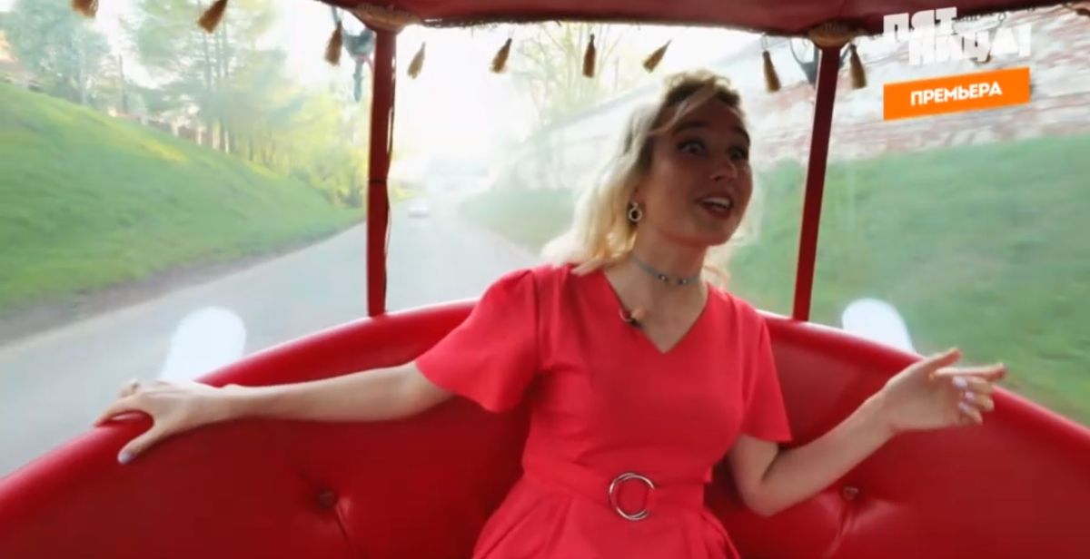 17 июля по телеканалу “Пятница” показали новый выпуск программы “Орел и Решка” во Владимире. Ведущие проехались по области и спрятали в заброшенном доме бутылку с сотней долларов