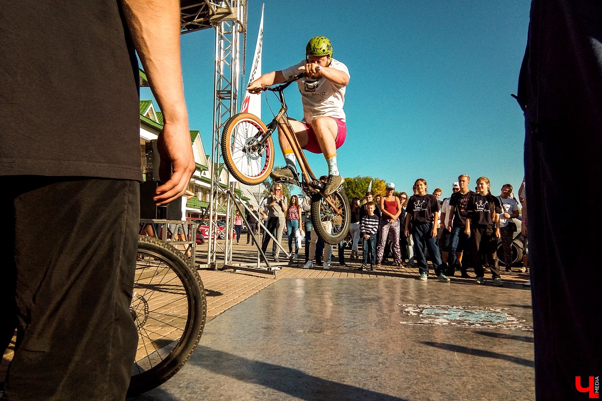 15 и 16 сентября в Суздале прошел фестиваль автомобильного тюнинга Tuning Car Awards. На него съехалось больше 100 машин со всей России