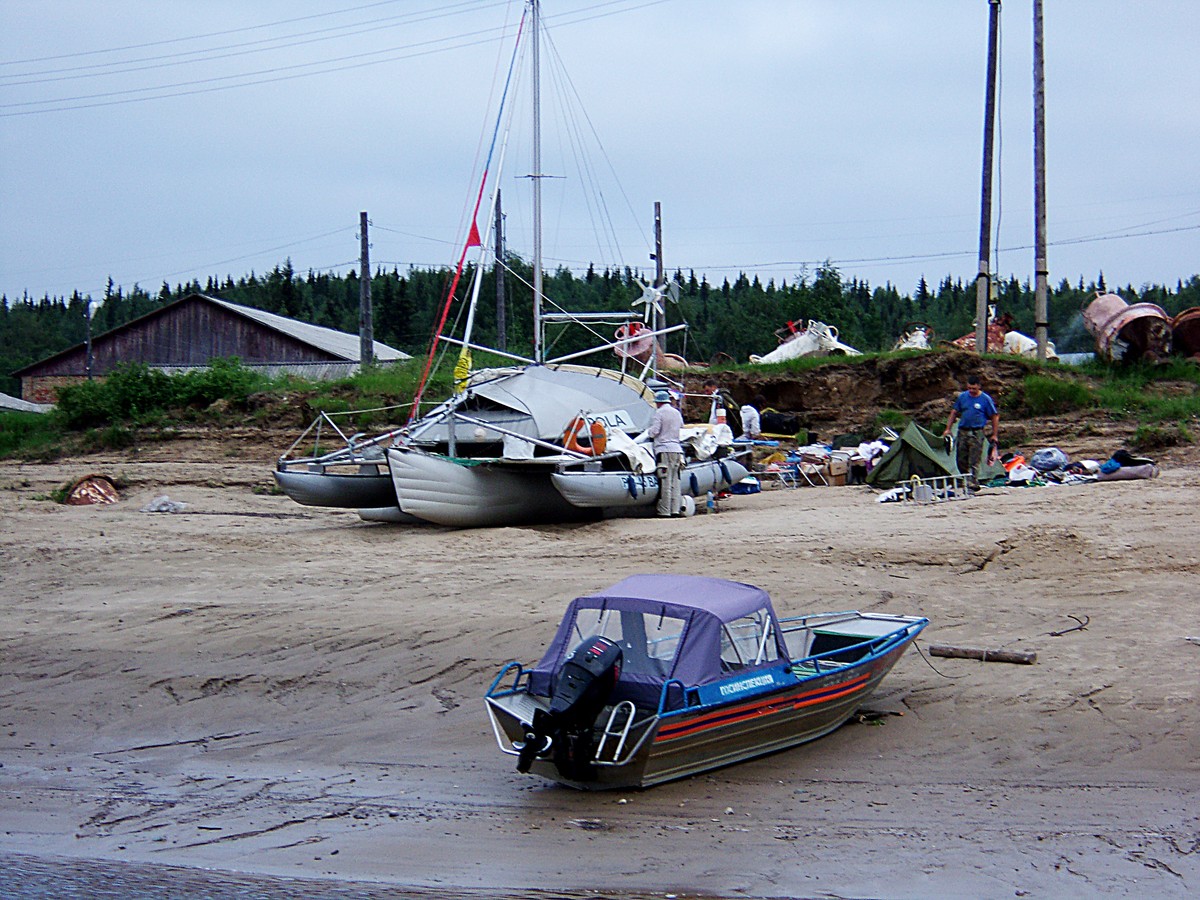 Капитан тримарана “Пола” Дмитрий Козлов, совершивший путешествие из Баренцева в Белое море, рассказал о том, страшно ли двое суток идти в шторм, стоит ли бояться медведей и какая рыба клюет в северном океане