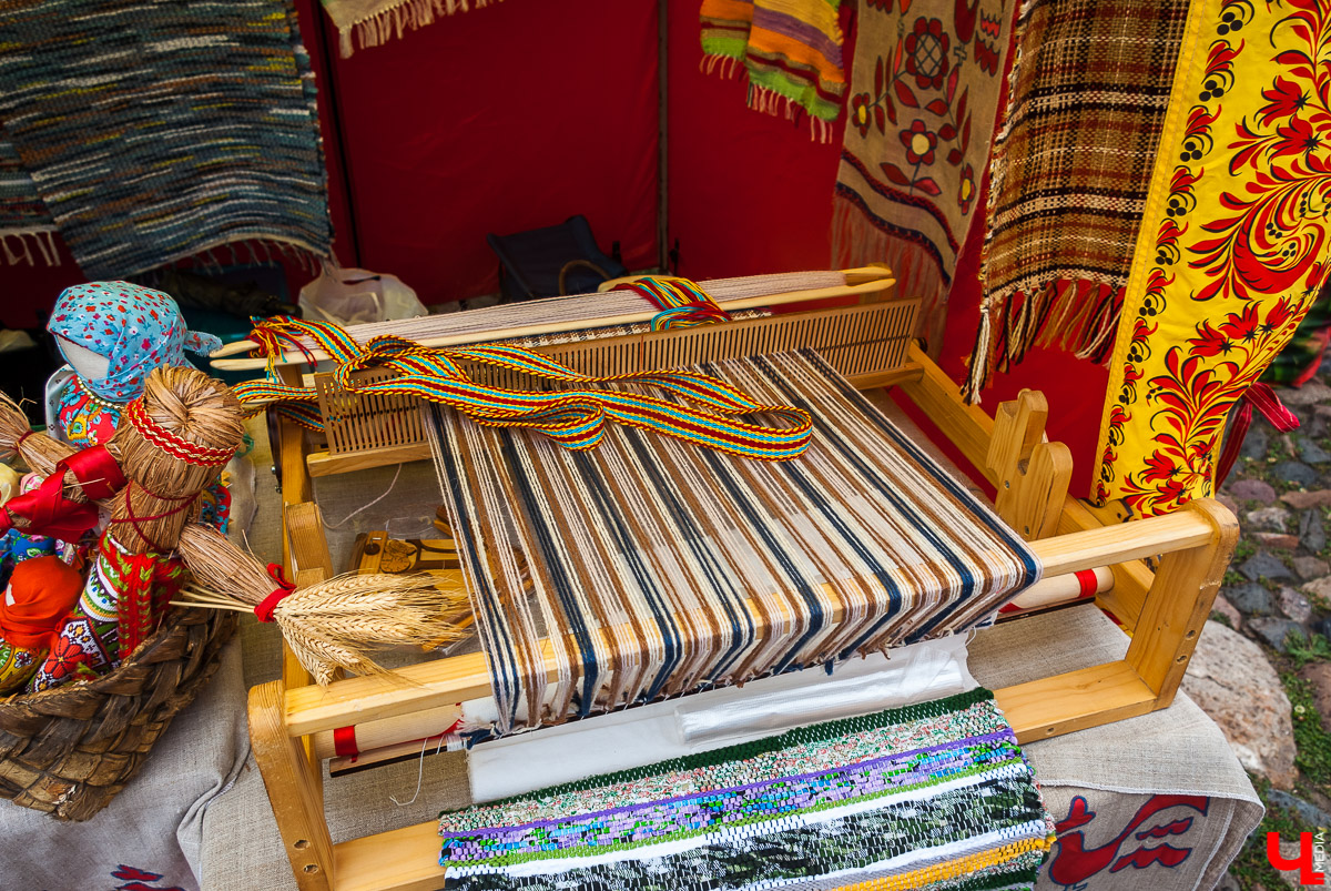 6 октября в Суздале прошла Традиционная Евфросиньевская ярмарка. Мероприятие собрало продавцов и производителей разных товаров из Суздаля и соседних городов