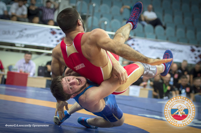 Абуязид Манцигов из Владимира победил на чемпионате России по греко-римской борьбе 2018 года. Спортсмен рассказал корреспонденту “Ключ-Медиа” о решающей схватке, семье и дальнейших планах