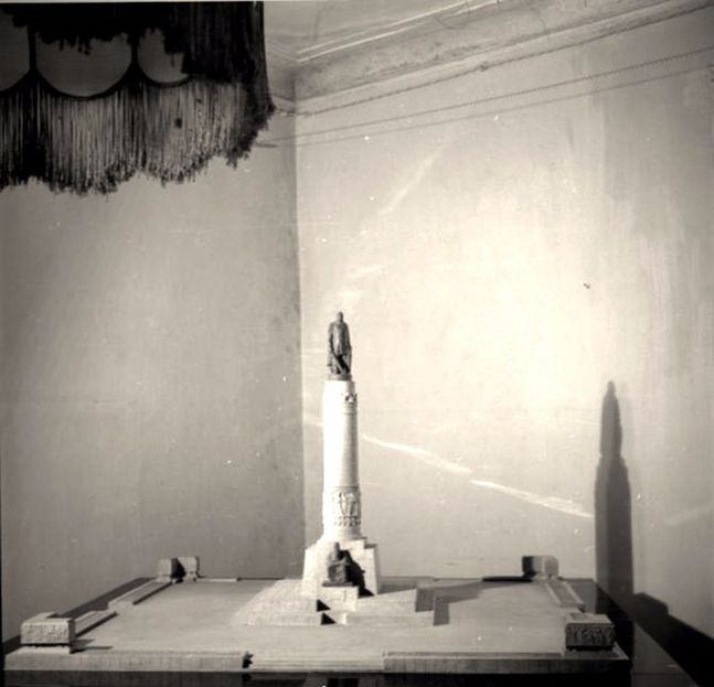 Миниатюрная модель колонны