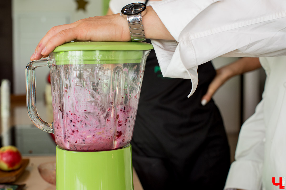 Шеф-повар Дмитрий Орловский приготовил для вегетарианки и марафонца Анны Гавриловой безглютеновый десерт