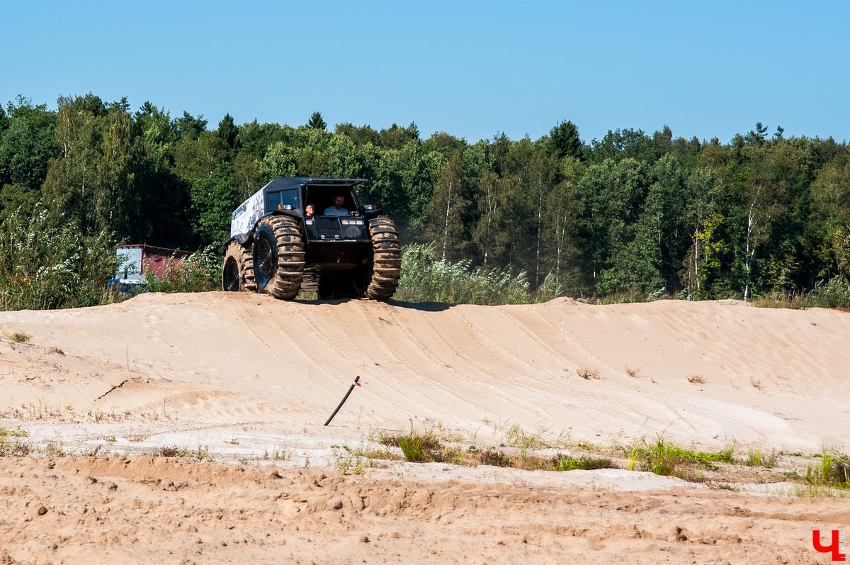 11 августа во Владимире прошел тест-драйв вездехода “Шерп”. Мы прокатились на борту и выяснили, на что способна отечественная техника