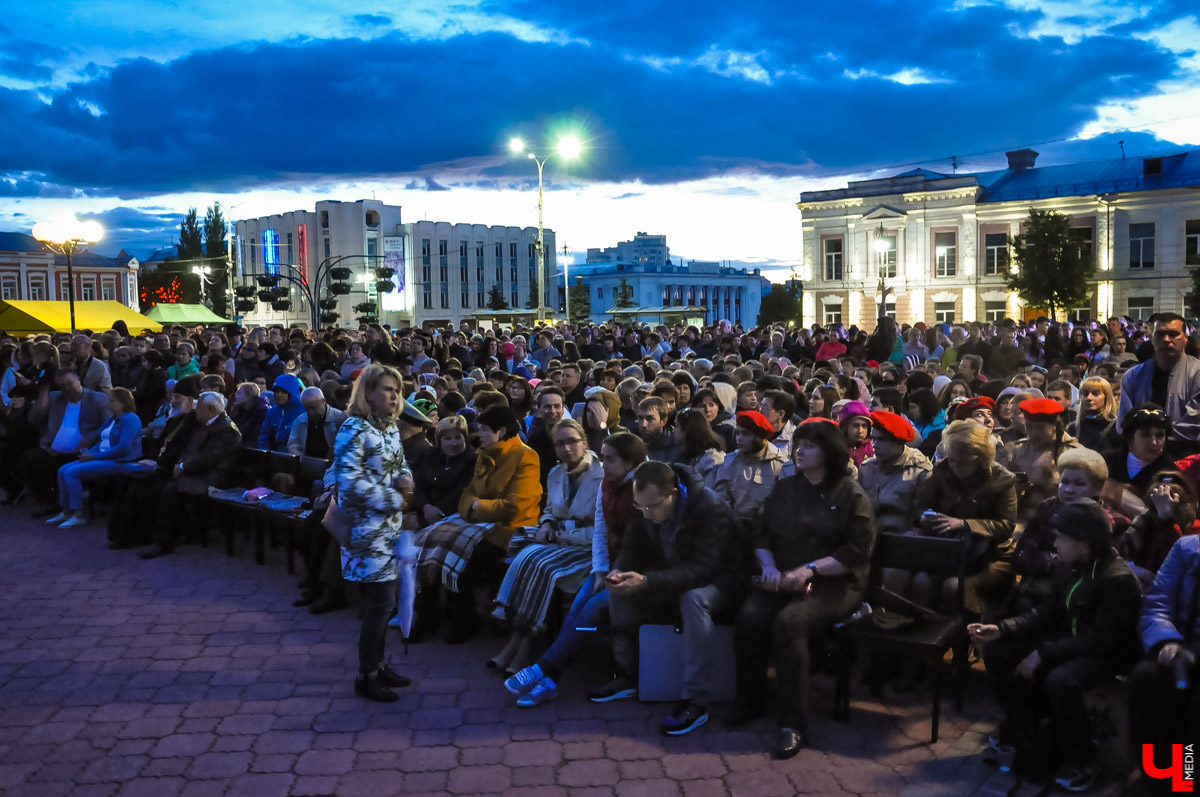 «Молодая гвардия» на Театральной площади