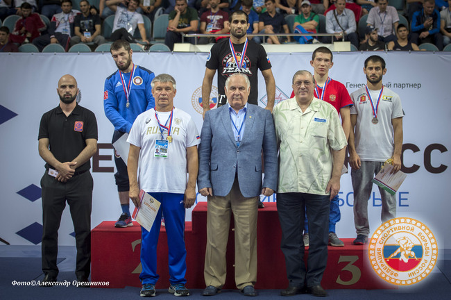 Абуязид Манцигов из Владимира победил на чемпионате России по греко-римской борьбе 2018 года. Спортсмен рассказал корреспонденту “Ключ-Медиа” о решающей схватке, семье и дальнейших планах