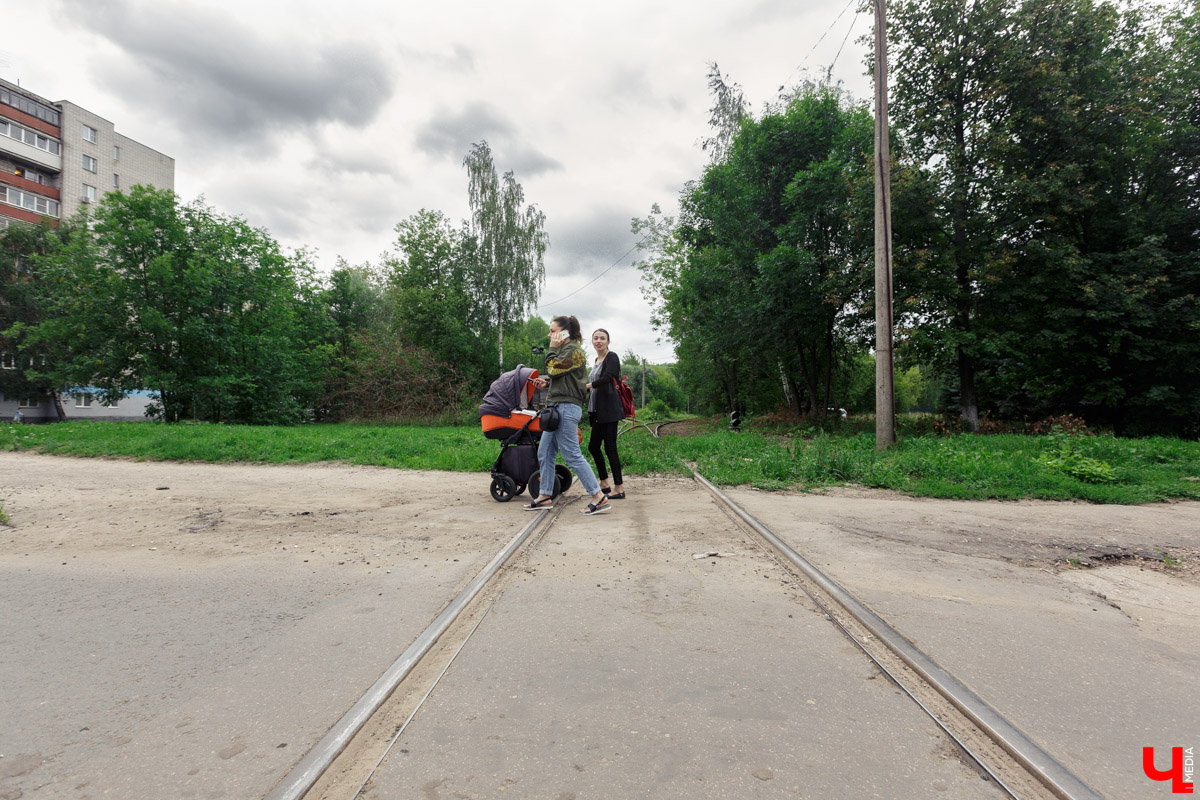Корреспондент “Ключ-Медиа” прогулялась по улице Северной с двумя жительницами Владимира. Жена и мама малыша, а также не обремененная семейными обязательствами молодая девушка - обе высказали свою точку зрения о жизни в этом районе