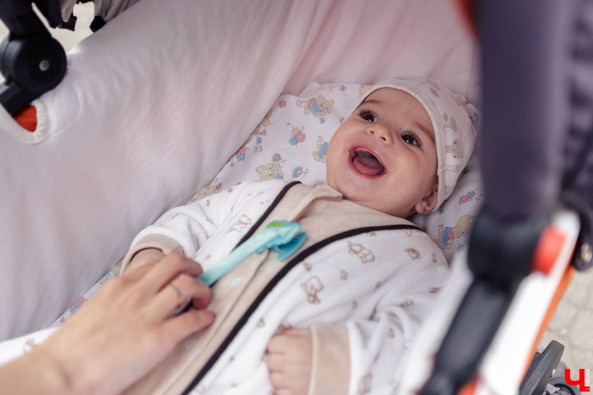 Корреспондент “Ключ-Медиа” прогулялась по улице Северной с двумя жительницами Владимира. Жена и мама малыша, а также не обремененная семейными обязательствами молодая девушка - обе высказали свою точку зрения о жизни в этом районе