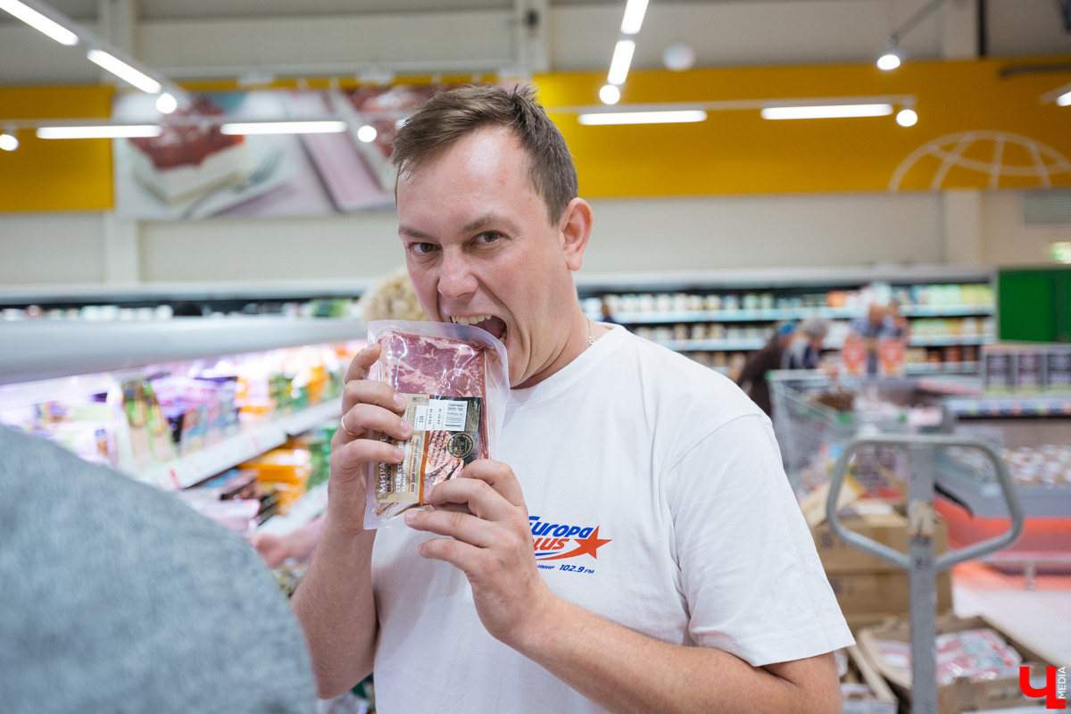 Готовим стейк стриплойн в студии Roulet вместе с шефом Дмитрием Орловским и диджеем Европы плюс Дмитрием Глазковым