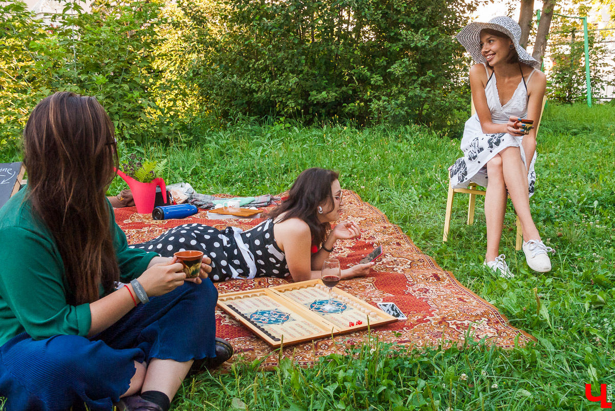 2 августа во дворе на улице Горького прошел добрососедский пикник. До самого начала оставалось загадкой, придут ли люди, захотят ли знакомиться с соседями