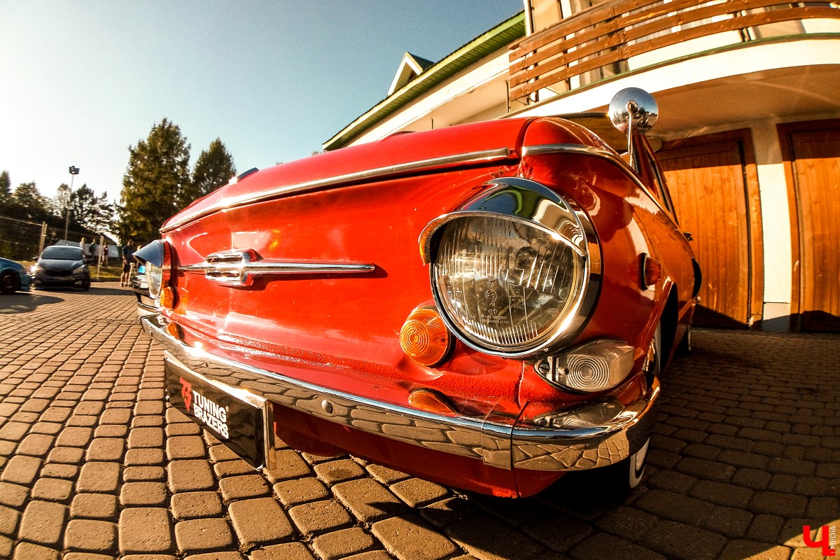 15 и 16 сентября в Суздале прошел фестиваль автомобильного тюнинга Tuning Car Awards. На него съехалось больше 100 машин со всей России