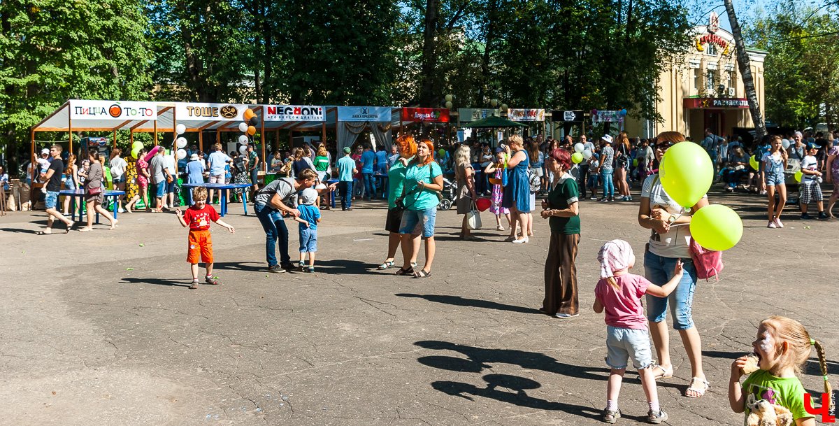 26 августа в Коврове прошёл гастрономический фестиваль «СамБыЕл». В нем приняло участие 7 ресторанов, удивлявших гостей оригинальными блюдами