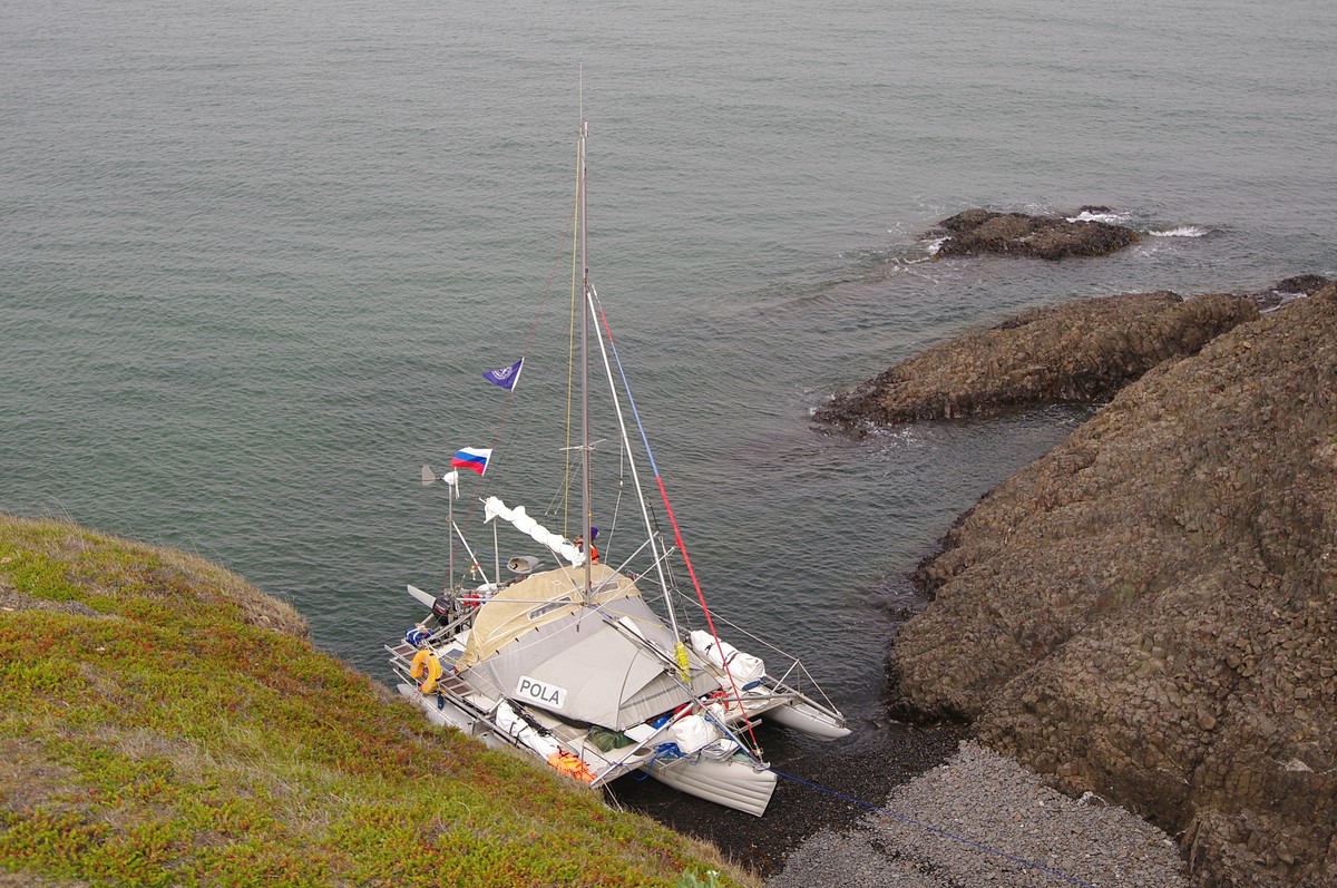 Капитан тримарана “Пола” Дмитрий Козлов, совершивший путешествие из Баренцева в Белое море, рассказал о том, страшно ли двое суток идти в шторм, стоит ли бояться медведей и какая рыба клюет в северном океане