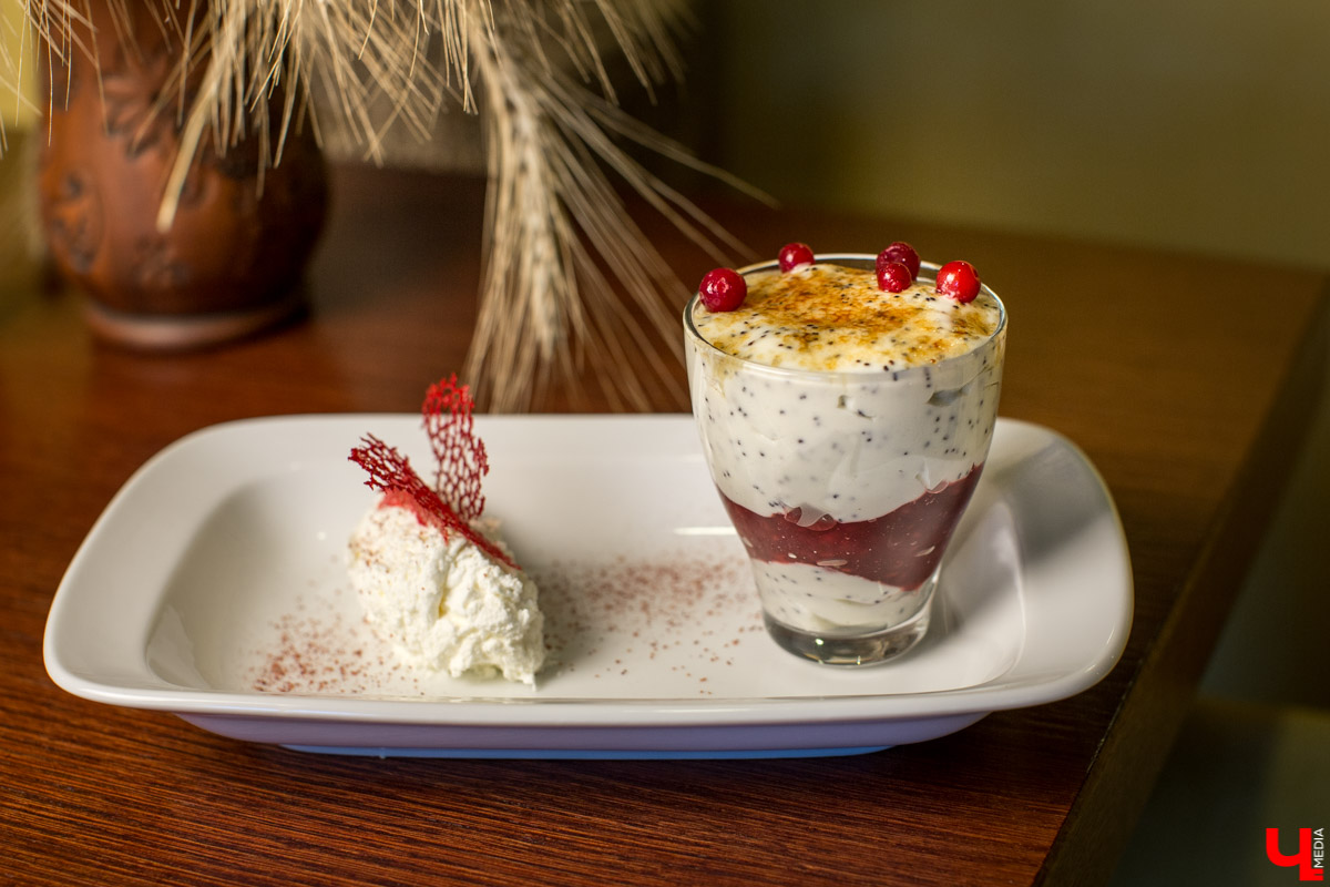 Журналист “Ключ-Медиа” отправилась на экскурсию в суздальский ресторан “Огурец” и узнала, как создавался дизайн интерьера этого заведения, какие самые необычные блюда входят в меню и где закупаются ингредиенты для них