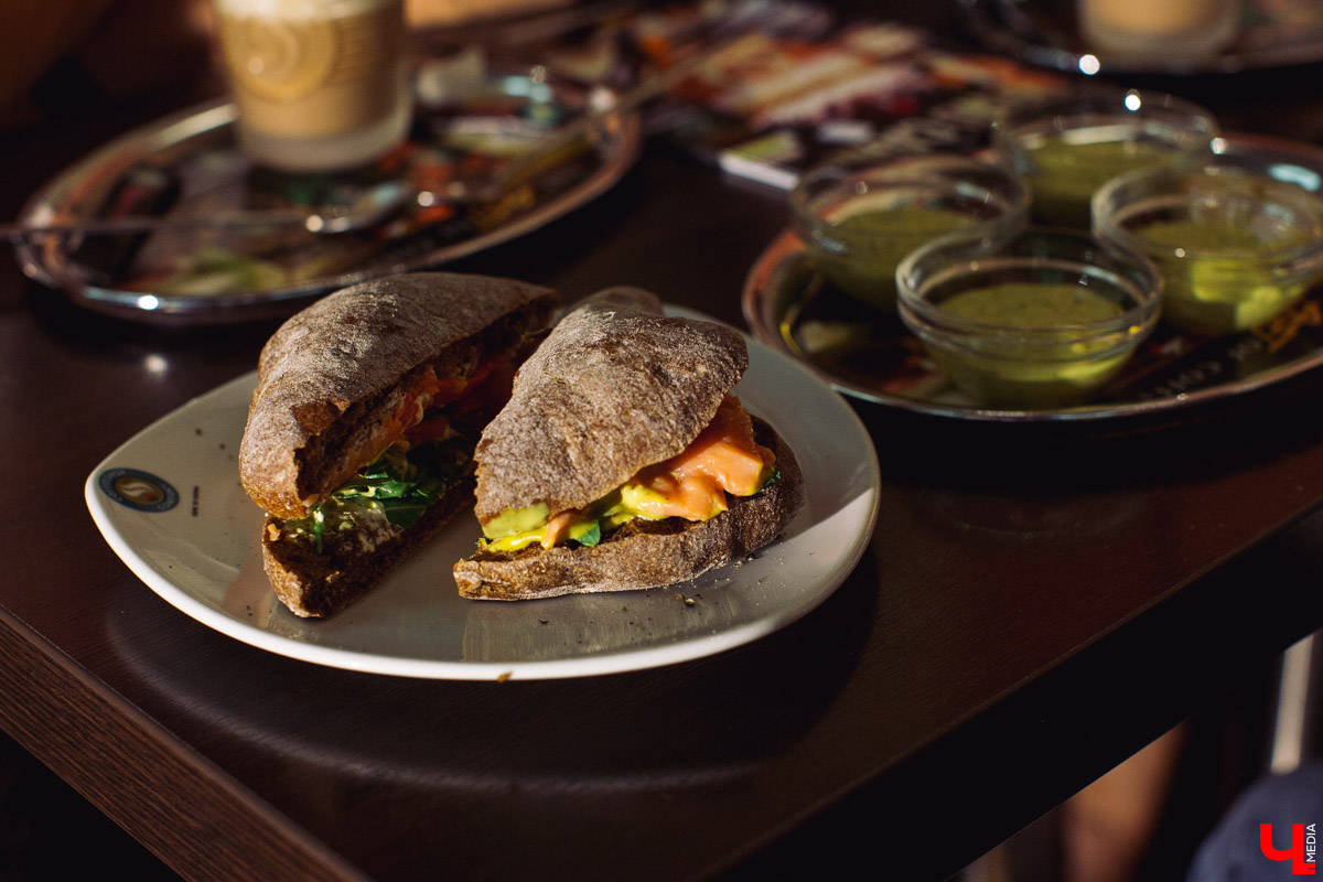 Блогеры из проекта “Инста-ужин” посетили кофейню COFFEESHOP COMPANY во Владимире и попробовали фирменные блюда