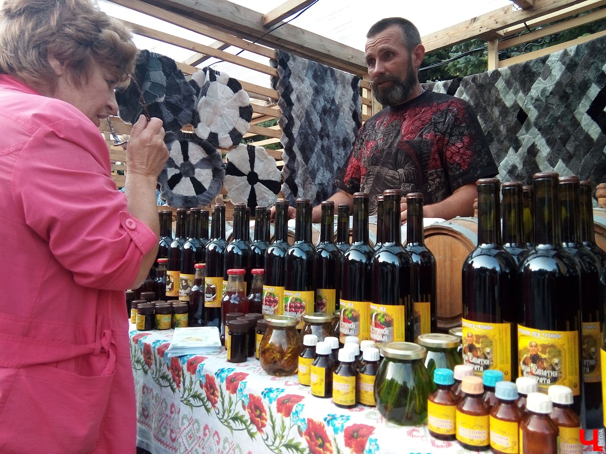 7-8 сентября в Суздале прошел третий фестиваль «Медовуха Fest». В 2018 году медовары привезли ставленый мед, сбитень, безалкогольную медовуху и травяные настои