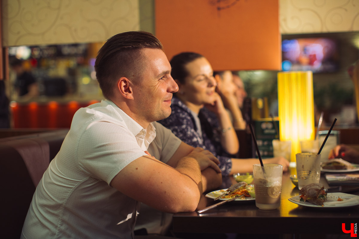 Блогеры из проекта “Инста-ужин” посетили кофейню COFFEESHOP COMPANY во Владимире и попробовали фирменные блюда