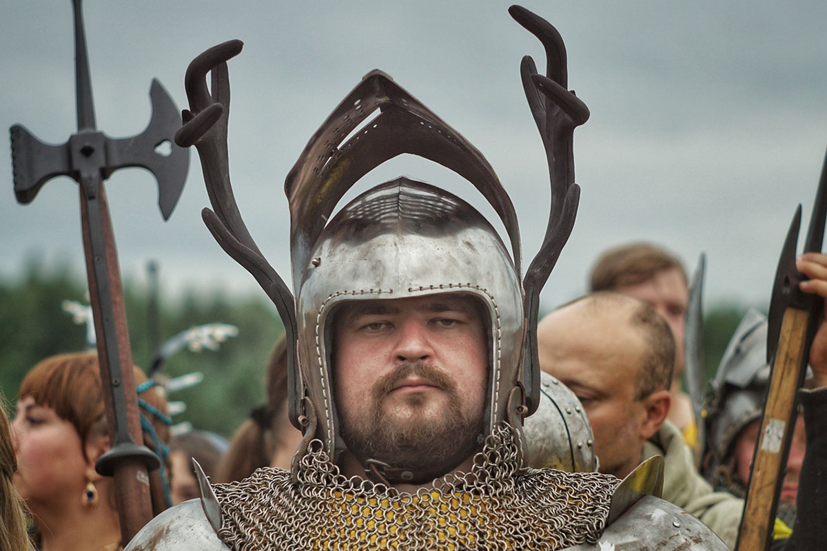 Владимирец Кирилл Николаенко уже 15 лет увлечен ролевыми играми. Что это такое? Чем интересно такое хобби? Насколько затратно? Обо всем этом наш земляк рассказал во время интервью