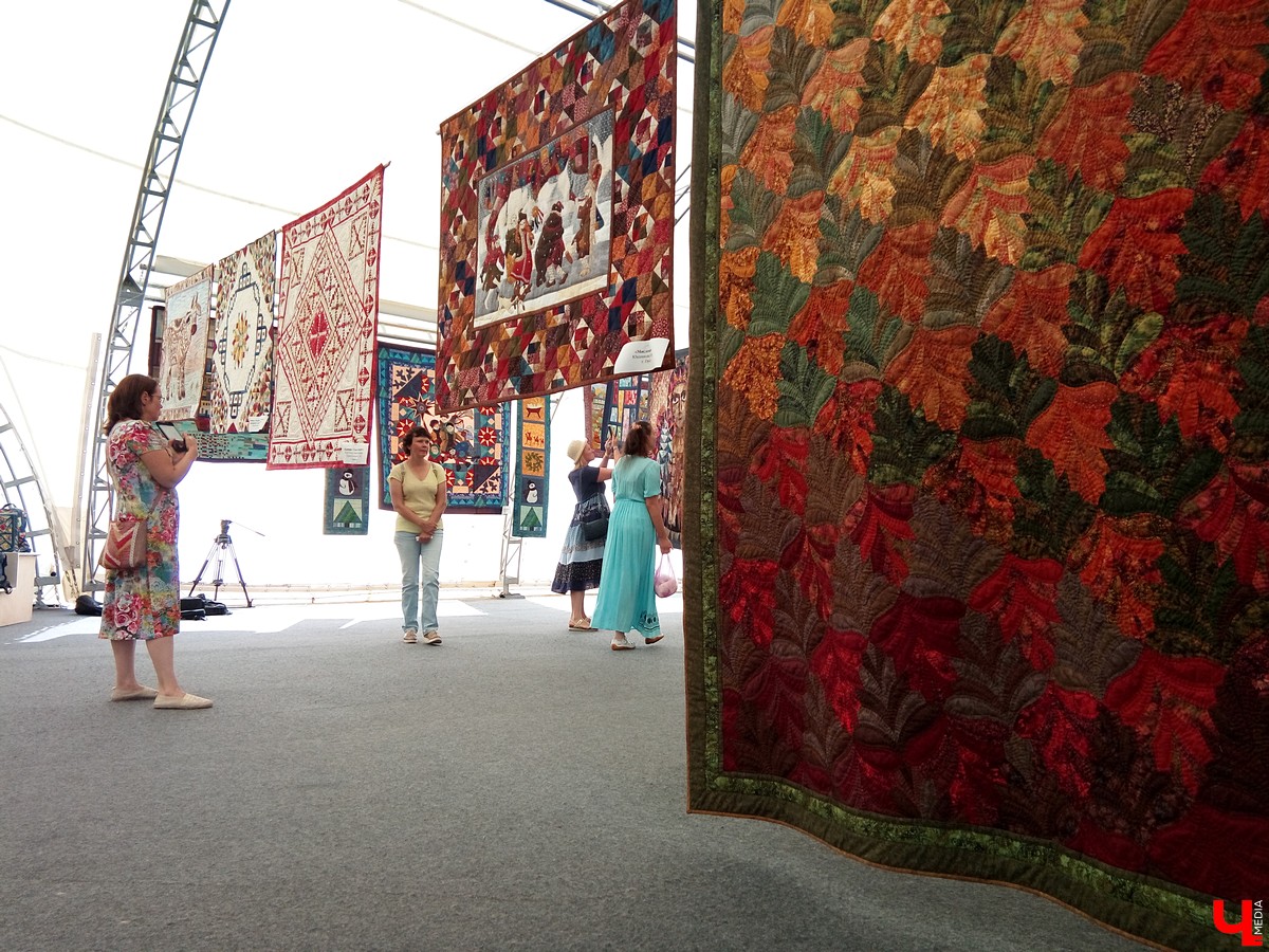 С 9 по 16 августа в Суздале проходит международный фестиваль лоскутного шитья. Участвуют в нем не только женщины, но и мужчины