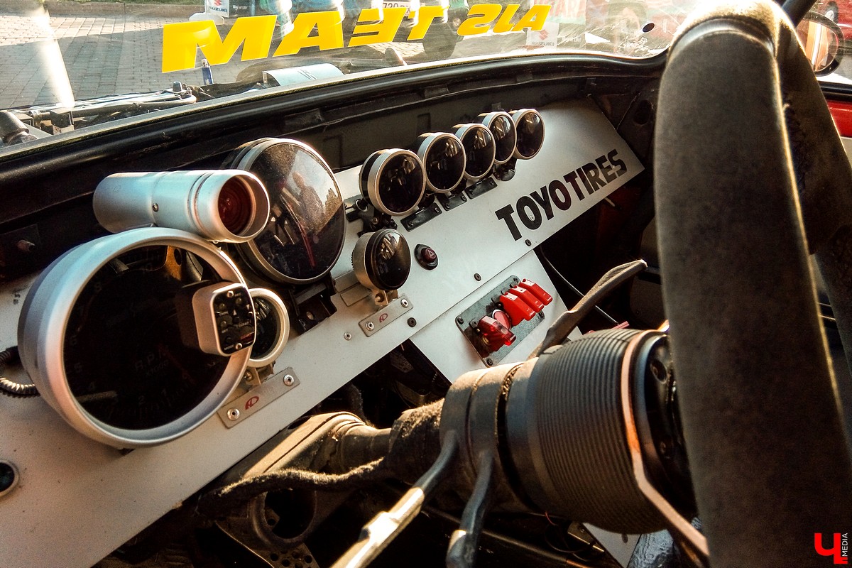 15 и 16 сентября в Суздале прошел фестиваль автомобильного тюнинга Tuning Car Awards. На него съехалось больше 100 машин со всей России