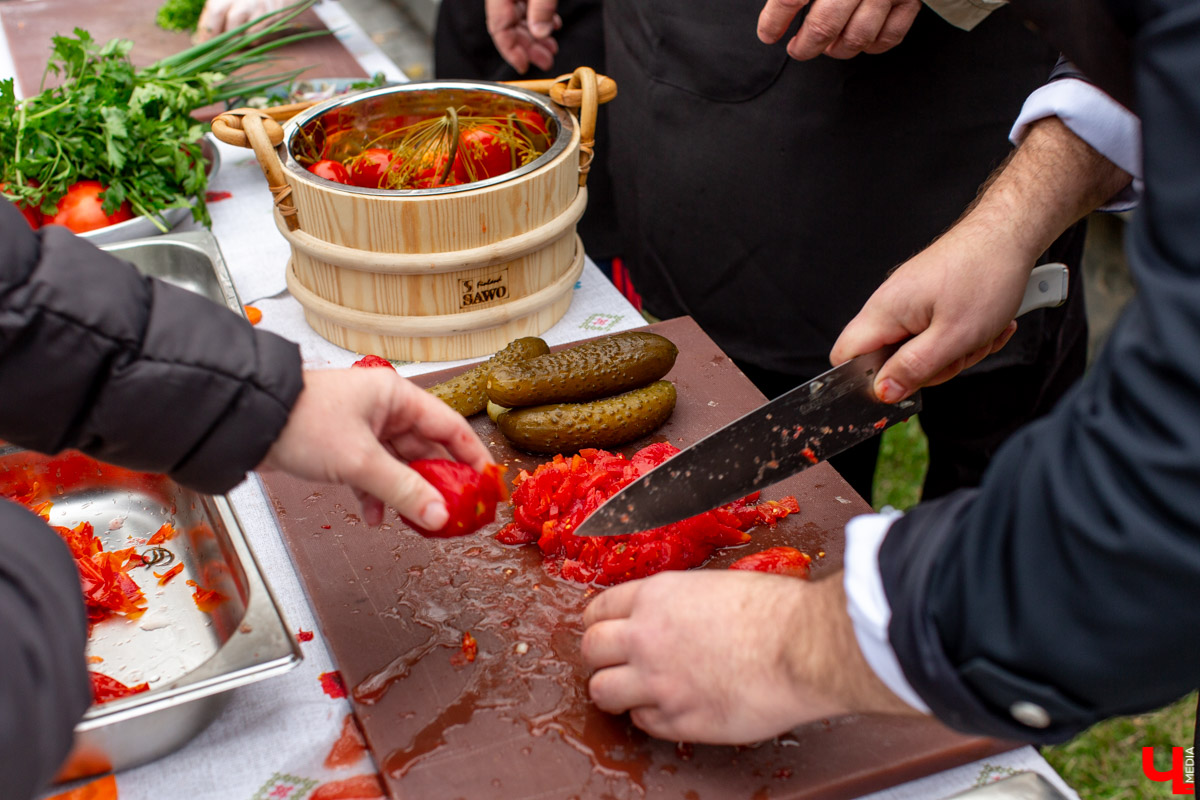 Новый ресторан «Лепота» с самой большой жаровней в Суздале жарит, парит и коптит все виды мяса