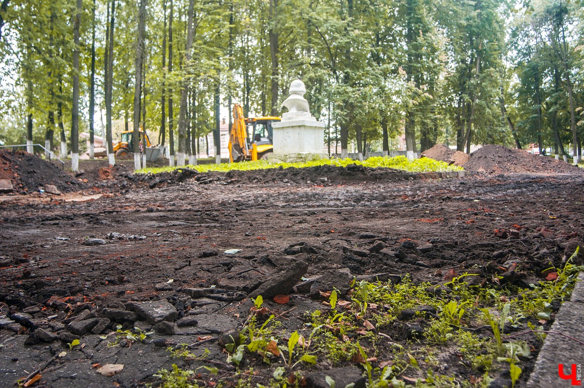 Парк на улице Никитской во Владимире попал в программу благоустройства. Сейчас там идут работы, по итогам которых в сквере появятся скамейки, цветники и детская площадка