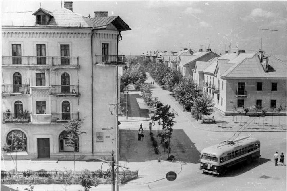 Кольцо троллейбусного маршрута № 2. "Тракторный завод"