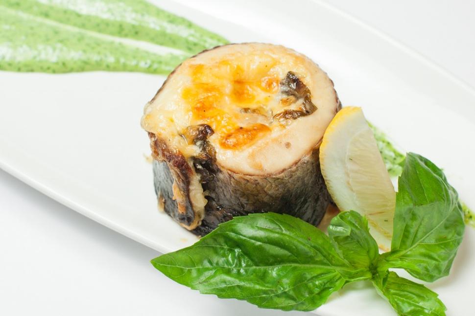 Рулет из байкальского омуля с щавелем