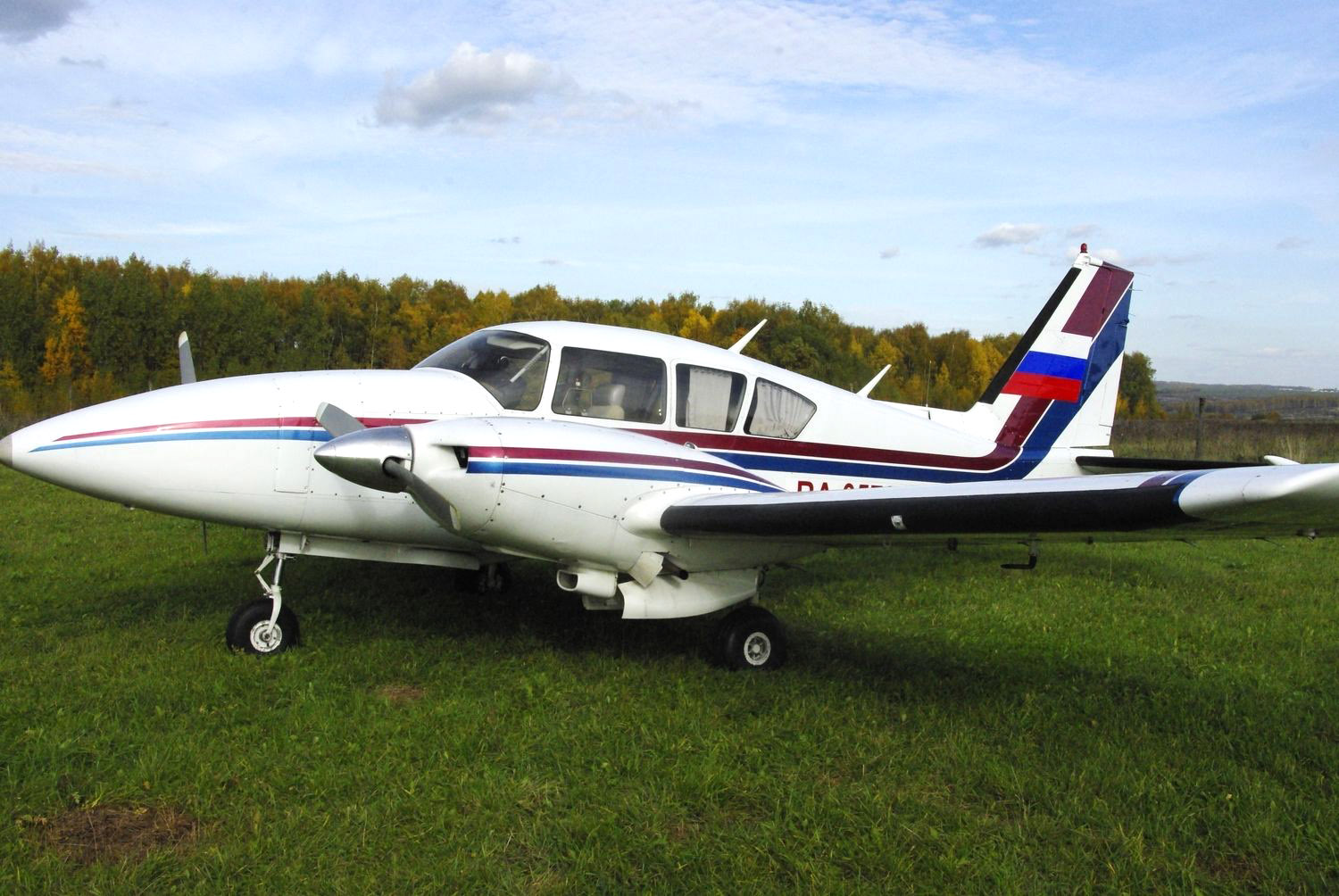 Самолет «Piper Aztec»