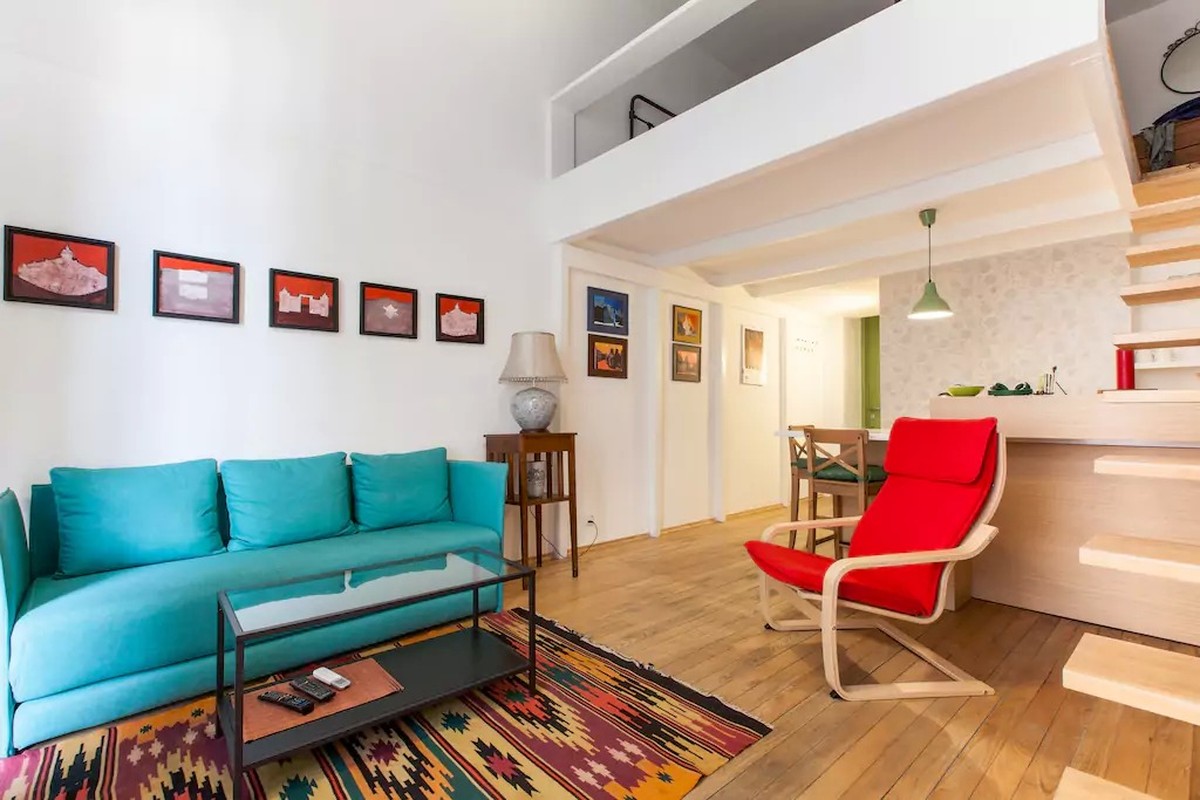 Влада Пайзулаева из Владимира оригинально отметила свой юбилей. Она с шестью подругами отправилась в Грузию, а оттуда в Турцию. Как отрывались девушки - именинница рассказала в интервью