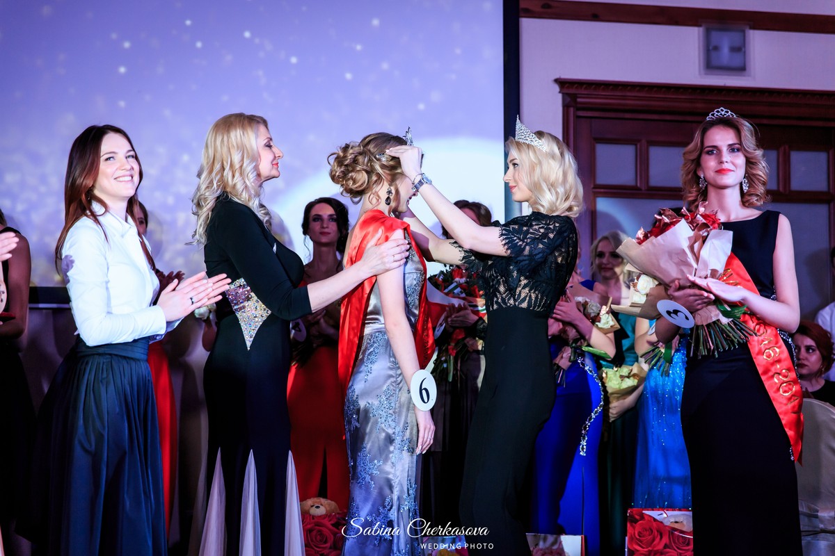 17 октября 2018 года исполнился 21 год модельному агентству “Жанна”. Накануне этого праздника мы пообщались с Жанной Згребновой, основательницей, руководительницей и вдохновительницей агентства