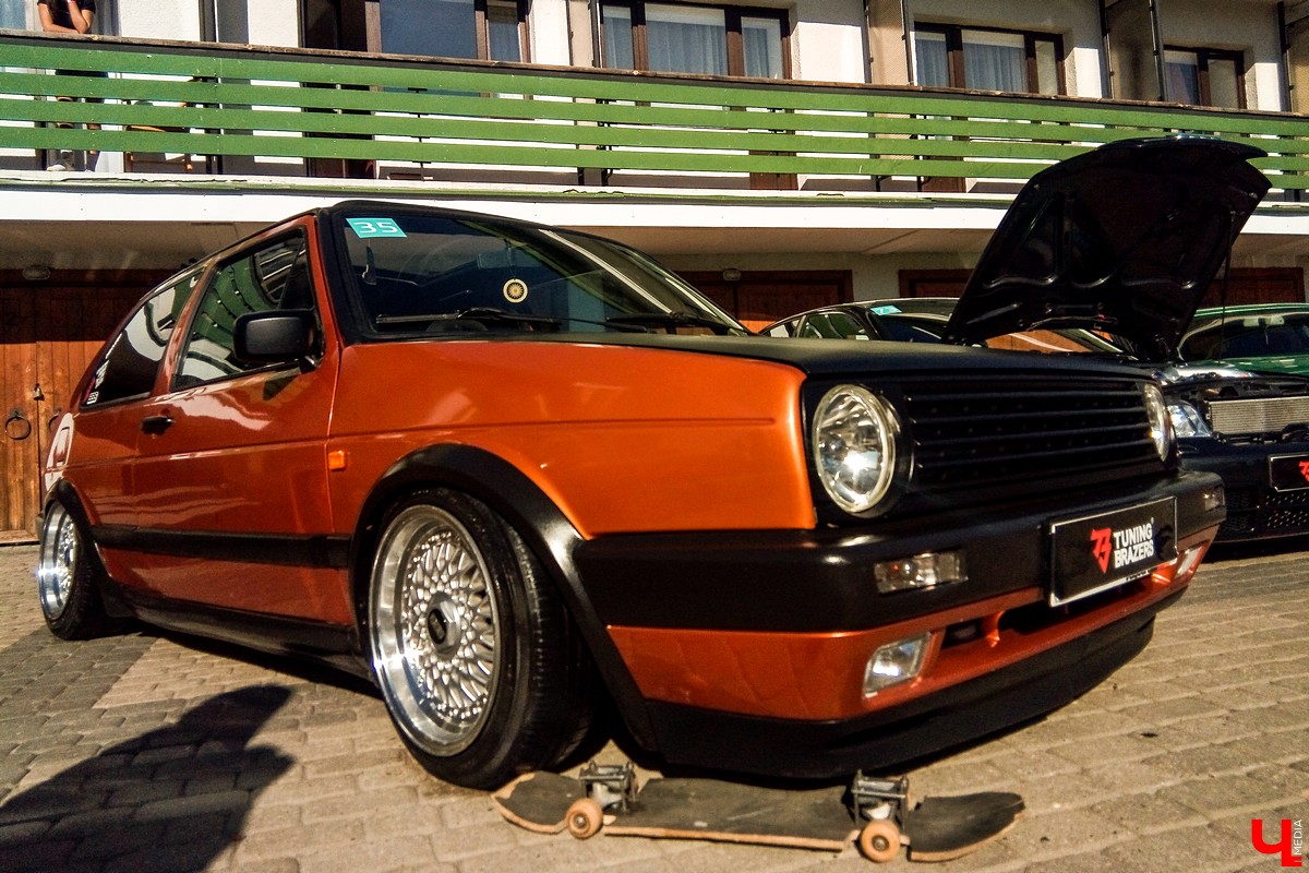 15 и 16 сентября в Суздале прошел фестиваль автомобильного тюнинга Tuning Car Awards. На него съехалось больше 100 машин со всей России