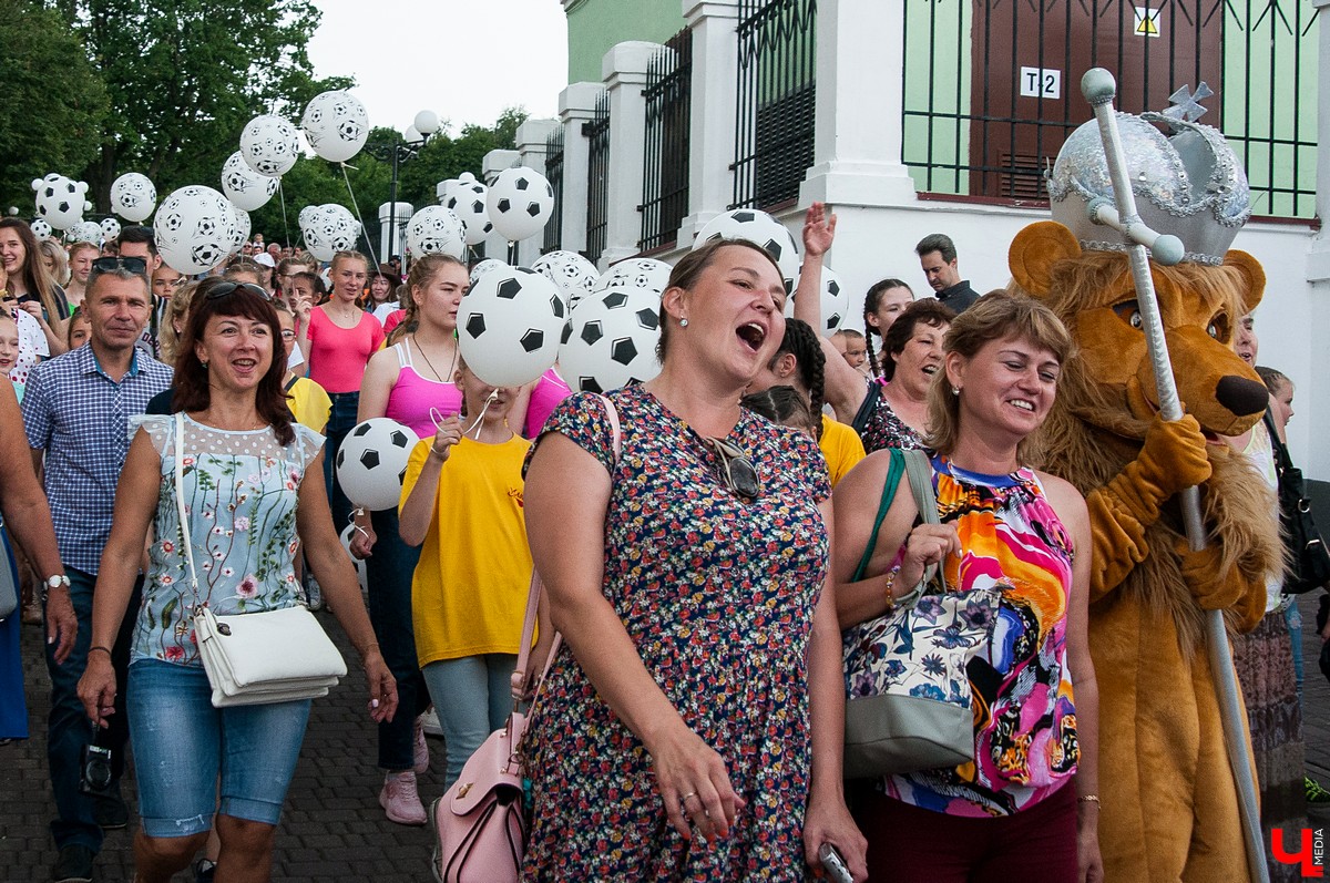 15 июля во Владимире прошел Вишневый спас. В этом году он совпал с окончанием чемпионата мира по футболу, и владимирцы решили отметить это событие по-спортивному