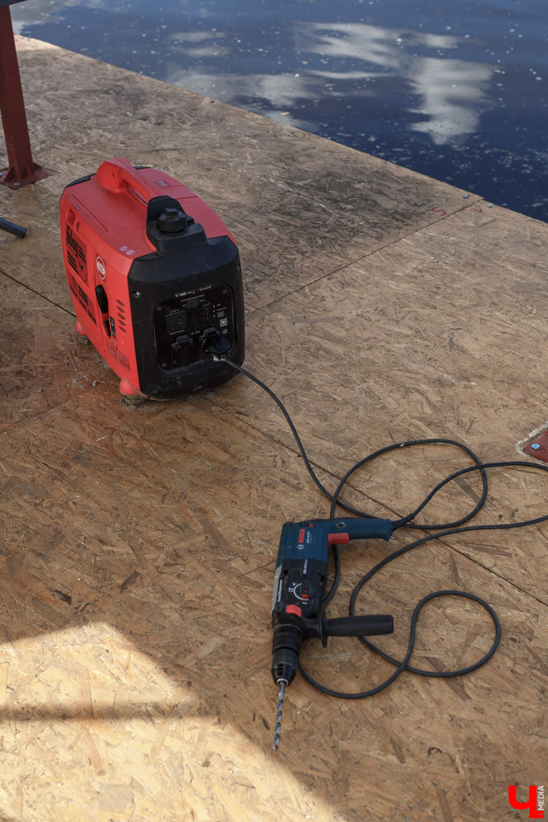 Двухэтажный плот во Владимире