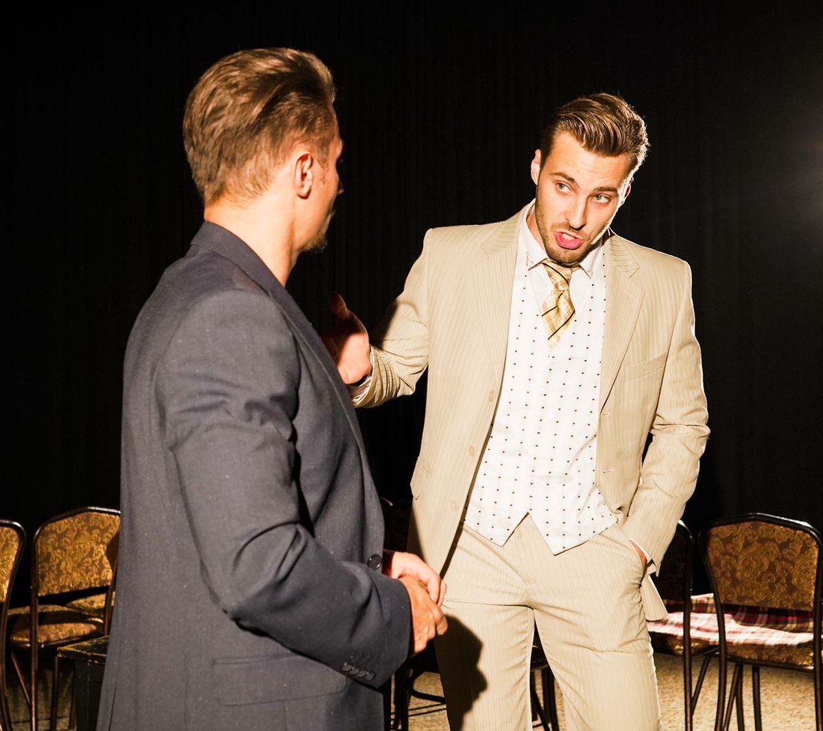 Александр Ломов, закончил ВлГУ и уехал в Москву учиться на медика. Параллельно он строит карьеру модели и актера, а еще снимается в рекламе