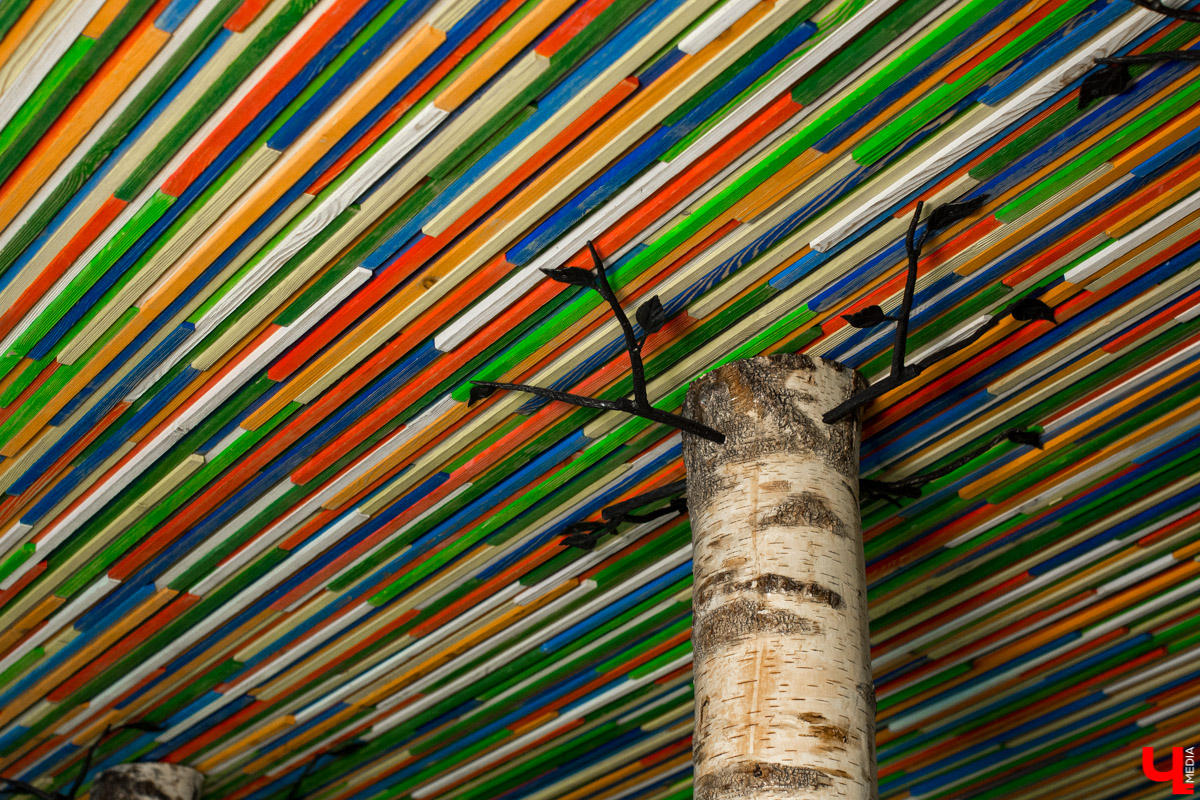 Журналист “Ключ-Медиа” отправилась на экскурсию в суздальский ресторан “Огурец” и узнала, как создавался дизайн интерьера этого заведения, какие самые необычные блюда входят в меню и где закупаются ингредиенты для них