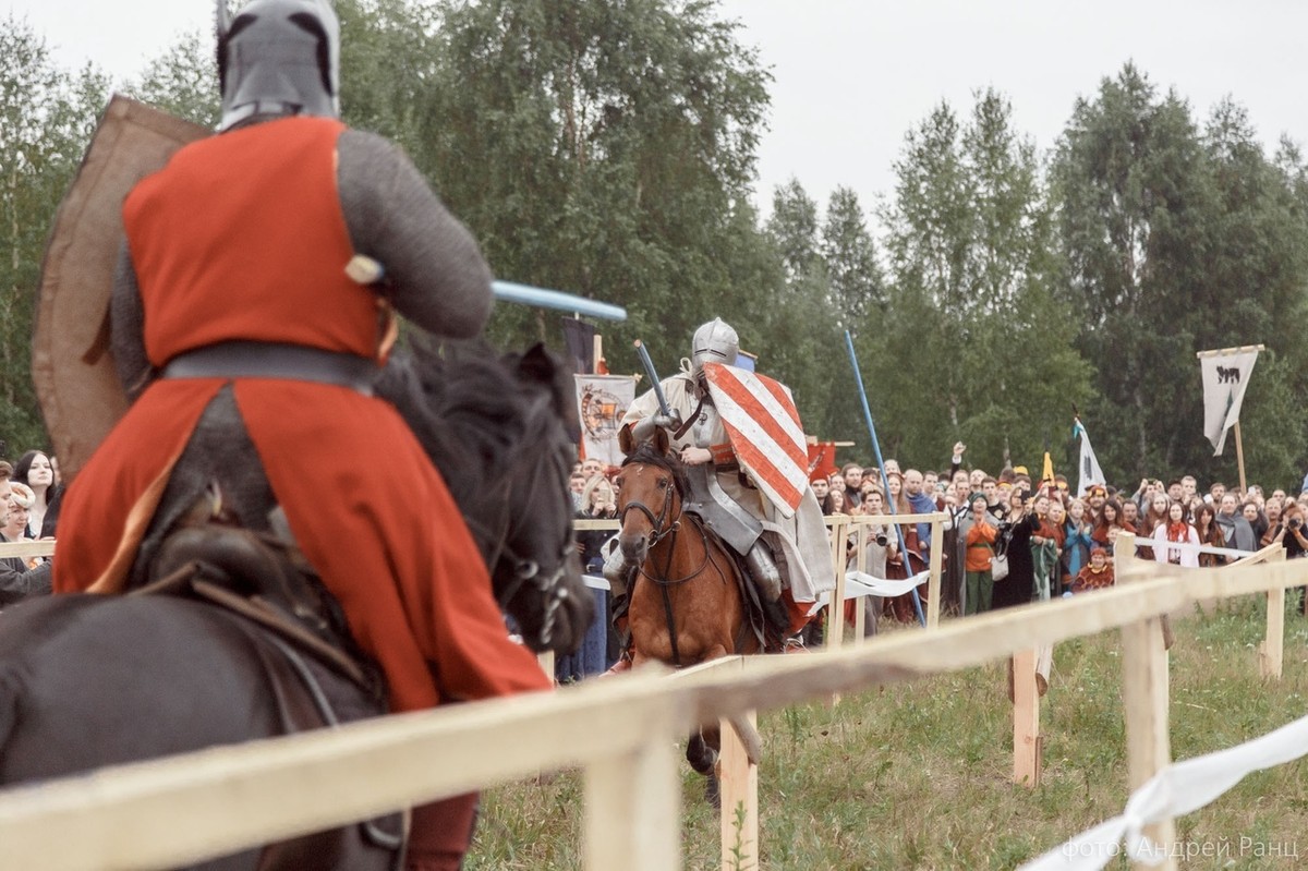 Владимирец Кирилл Николаенко уже 15 лет увлечен ролевыми играми. Что это такое? Чем интересно такое хобби? Насколько затратно? Обо всем этом наш земляк рассказал во время интервью