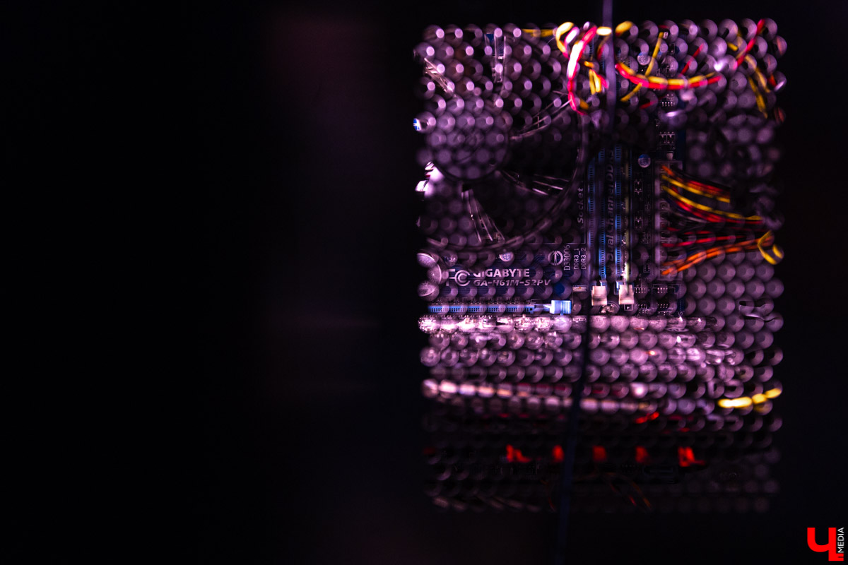 Во Владимире открылась первая в регионе школа киберспорта. Чем в ней занимаются? И только ли играм учатся спортсмены? Интервью с президентом регионального отделения Федерации компьютерного спорта РФ Денисом Подоляко