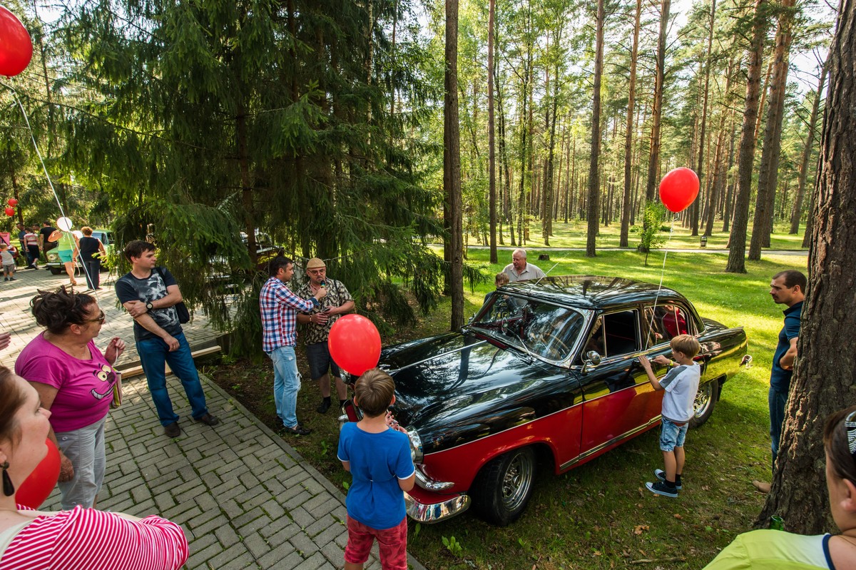 8 сентября в эко-отеле “ВеЛес” пройдет ежегодная выставка - «Ретро-гараж». На ней будут представлены раритетные винтажные автомобили, велосипеды и мотоциклы из частных коллекций