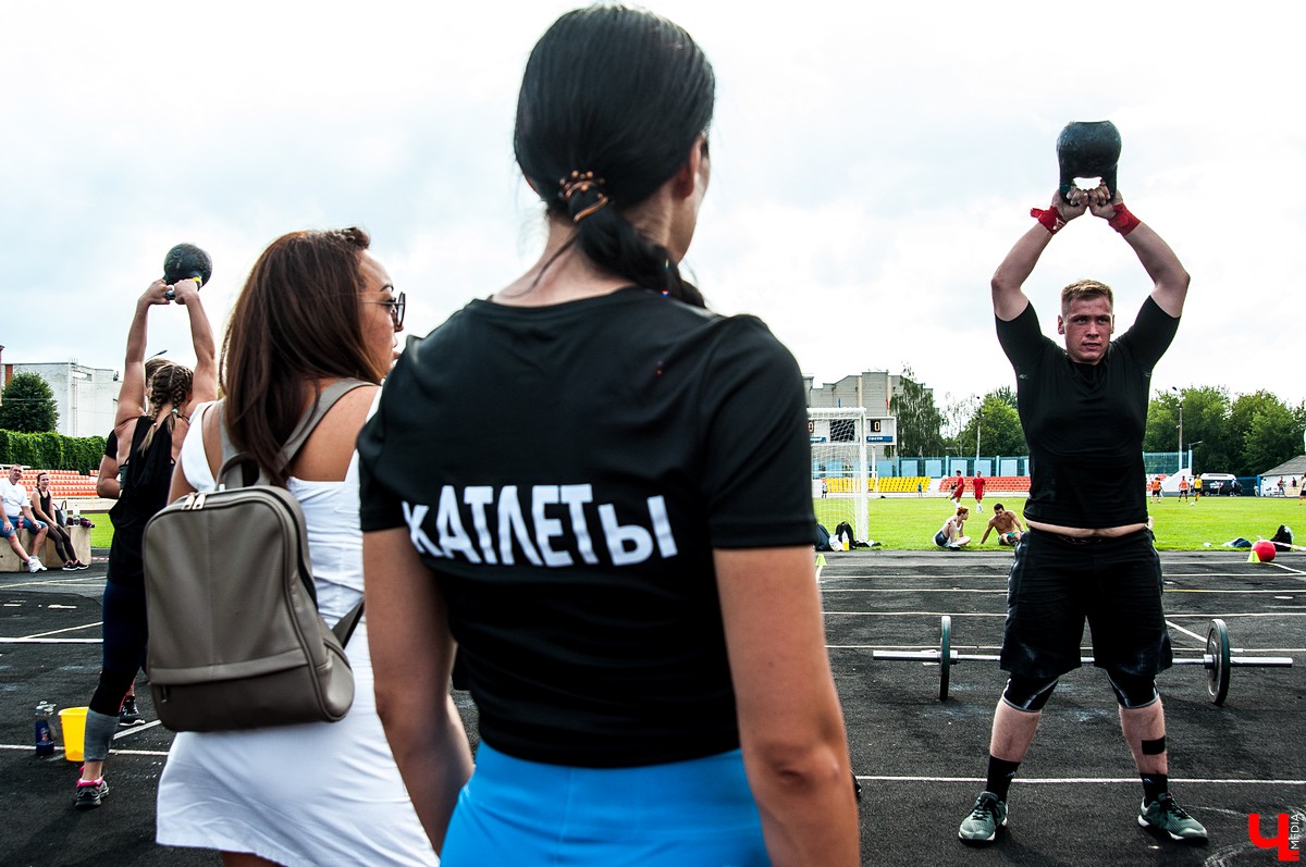 14 июля во Владимире на стадионе “Лыбедь” прошёл ежегодный чемпионат по кроссфиту “РОСИЧ 2018”. В этот раз организаторы выбрали несколько командных комплексов, с которыми может справиться спортсмен любой подготовки