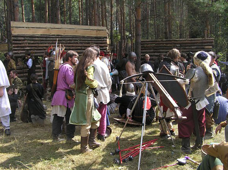 Владимирец Кирилл Николаенко уже 15 лет увлечен ролевыми играми. Что это такое? Чем интересно такое хобби? Насколько затратно? Обо всем этом наш земляк рассказал во время интервью