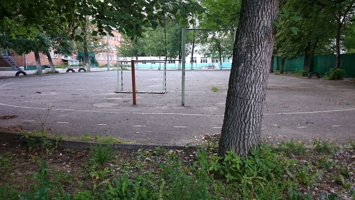 Где бесплатно поиграть в футбол на открытом воздухе во Владимире, и сколько стоит аренда хорошего поля, а также площадки для мини-футбола с резиновым покрытием, подсветкой и ограждением? Классификация полей по районам от “Ключ-Медиа”