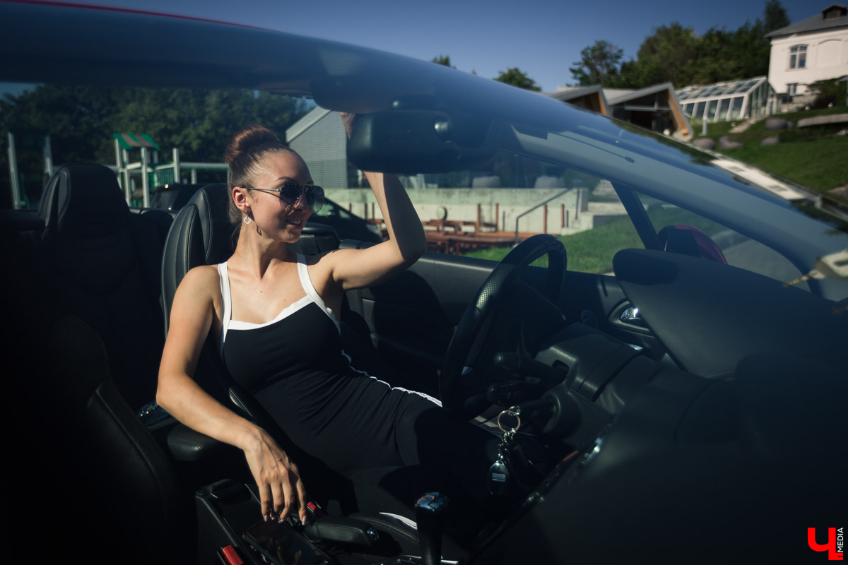 Розовый кабриолет Пежо Маргариты Скарлетт